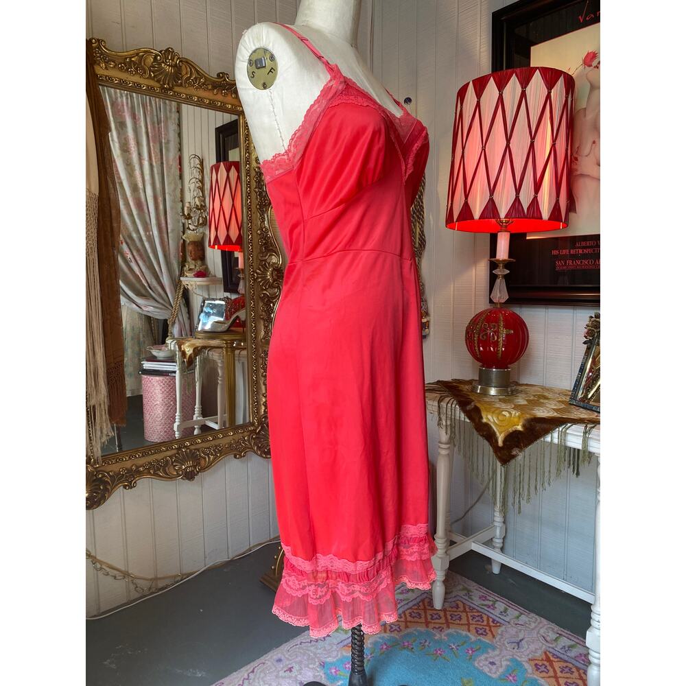 vintage 1950s red nylon slip 50s lingerie lace ruffled med 38 pin up boudoir - Picture 3 of 9